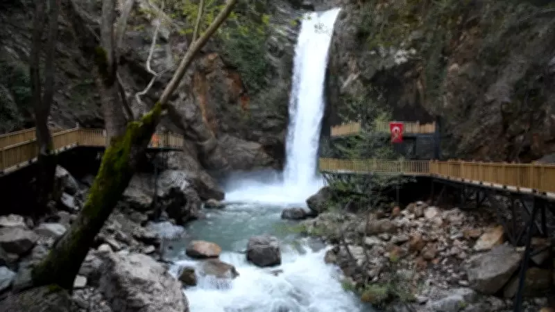 Amanosların Saklı Hazinesi Karaçay Şelalesi Görsel Şölen Sunuyor