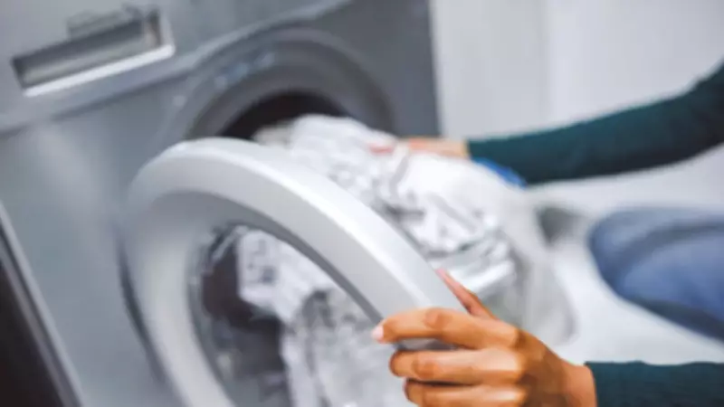 Çamaşırlar Makineden Neden Lekeli Çıkıyor? İşte Herkesin Yaptığı O Gizli Hata!