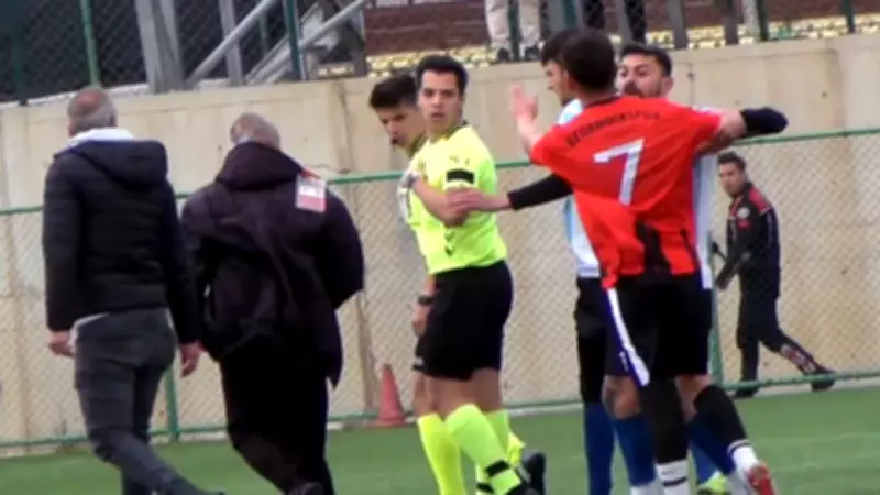 Amatör Ligde Hakeme Yumruk Atan Futbolcu Serbest Bırakıldı