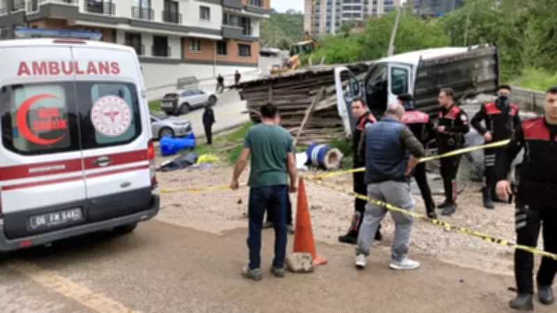 Ankara'da 1 Mayıs'ta Kamyonet Faciası: 2 İşçi Hayatını Kaybetti