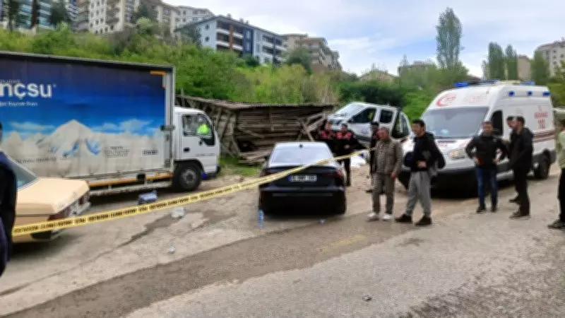 Ankara'da feci kaza: Kontrolden çıkan kamyonet 2 işçiyi ezdi