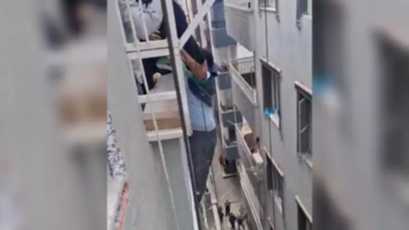 Şanlıurfa'da İnşaatta Asansör Kazası: Bir İşçi Ağır Yaralı, Diğeri Balkon Demirlerinde Asılı Kaldı
