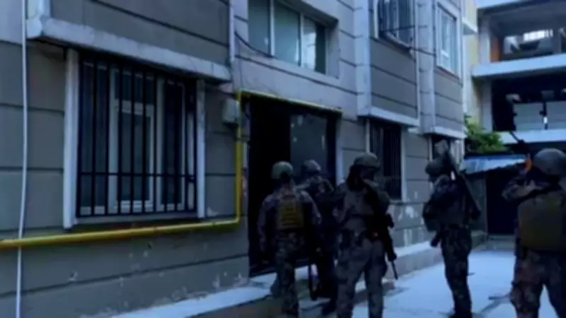 Şanlıurfa'da Suç Örgütüne Operasyon: 21 Gözaltı, Silah ve Uyuşturucu Ele Geçirildi