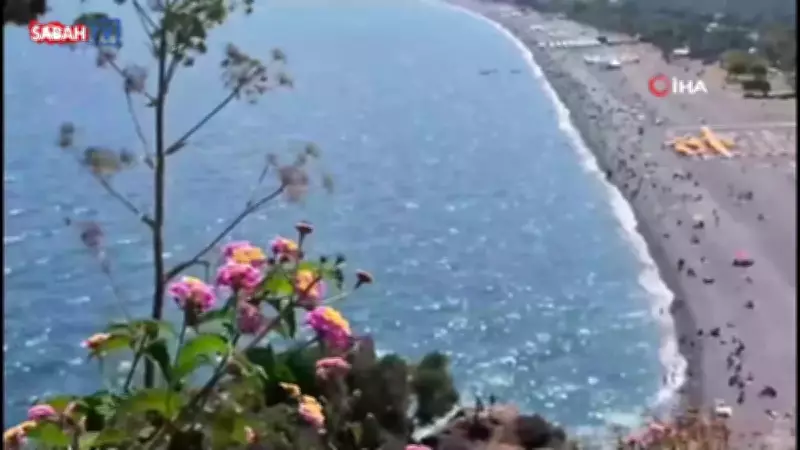 Antalya'da 2 Saat Arayla 2 Farklı Mevsim: Konyaaltı'nda Güneş ve Yağmur
