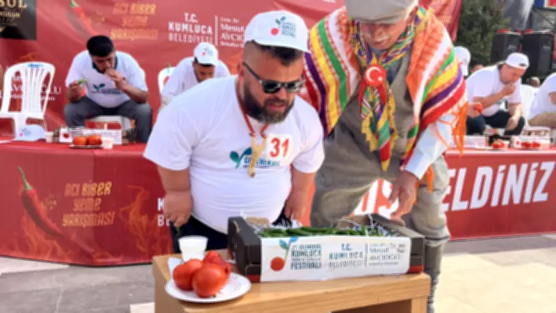 Antalya'da Acı Biber Yeme Yarışmasında Şampiyon 474 Gramla Celal Demir