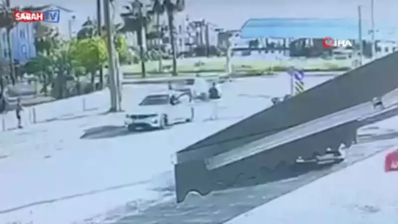 Antalya'da alkollü sürücünün neden olduğu kazada motosikletli 2 kişi metrelerce savruldu