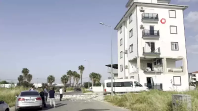 Antalya'da ev tüpü patlaması: 1 yaralı, bina ve araçlar hasar gördü