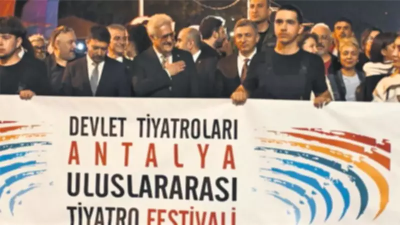 Antalya'da Tiyatro Sezonu Coşkuyla Başladı