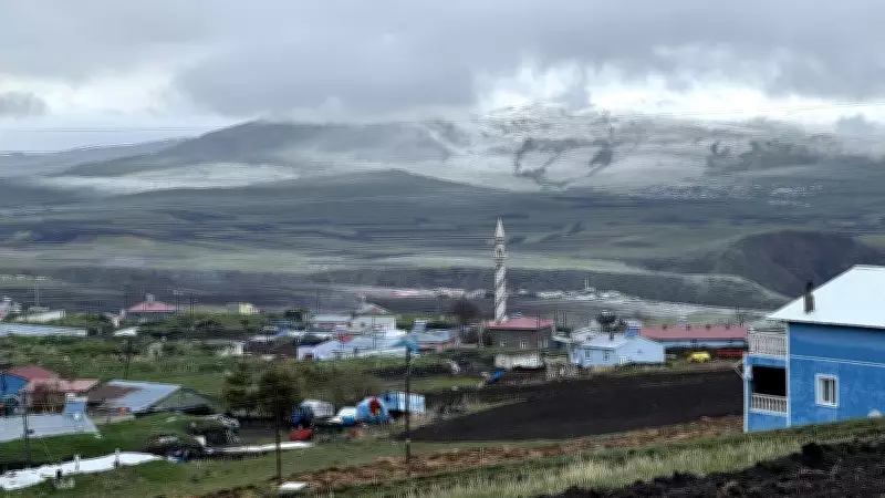 Ardahan'da Mayıs'ta Kar Sürprizi: Tepeler Beyaza Büründü
