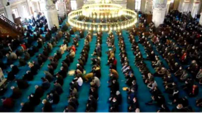 Arefe Günü Namazı Nasıl Kılınır? Niyet ve İbadet Rehberi