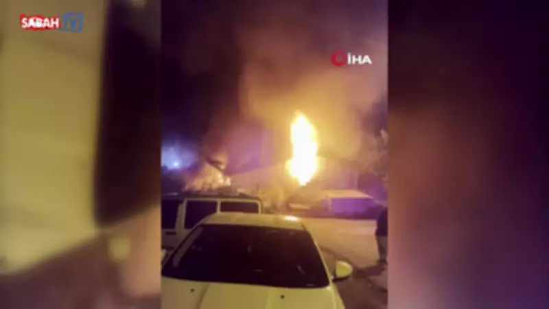Arnavutköy'de ahşap kalıp tesisinde yangın: Patlamalar yaşandı