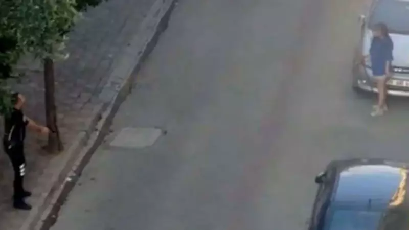 Aydın'da Samuray Kılıçlı Genç Kız Polis Müdahalesiyle Etkisiz Hale Getirildi