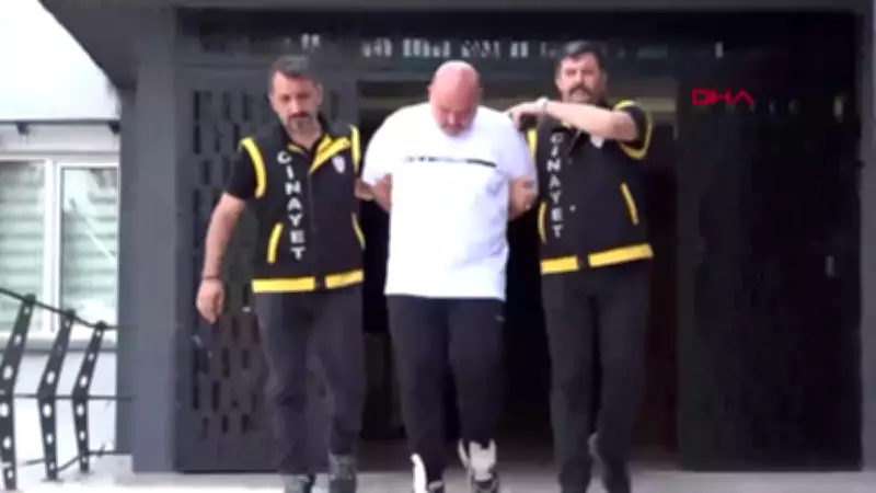 Babasının ricasıyla işe aldığı muhasebeci patronunu boğazını keserek öldürdü