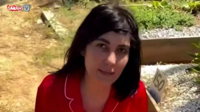 Bahar Candan kardeşi Nihal Candan'ı mezarı başında gözyaşlarıyla andı