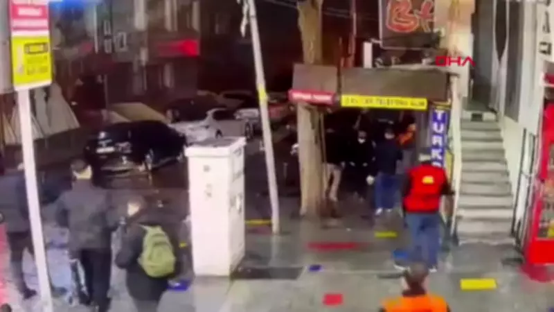 Bahçelievler'de doğum günü kutlamasında bıçaklı kavga: 1 ölü, 3 yaralı