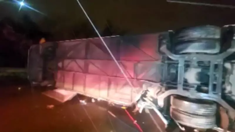 Balıkesir'de Yolcu Otobüsü Devrildi: Çok Sayıda Yaralı Var!