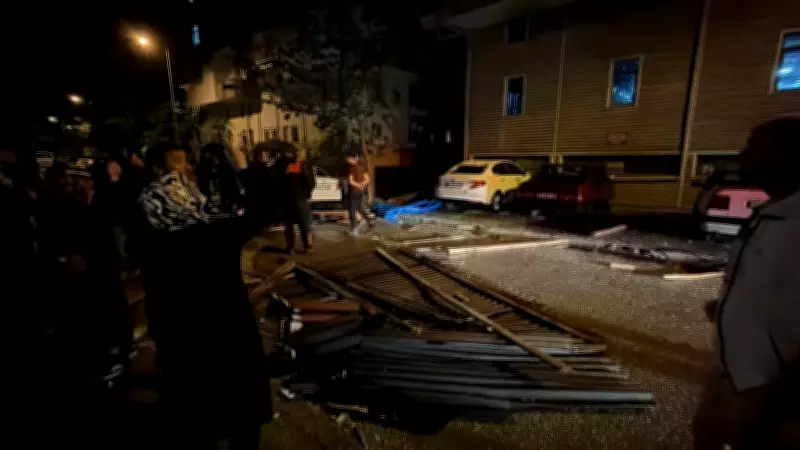 Bartın'da Fırtına: 6 Katlı Binanın Çatısı Uçtu, 6 Araç Hasar Gördü