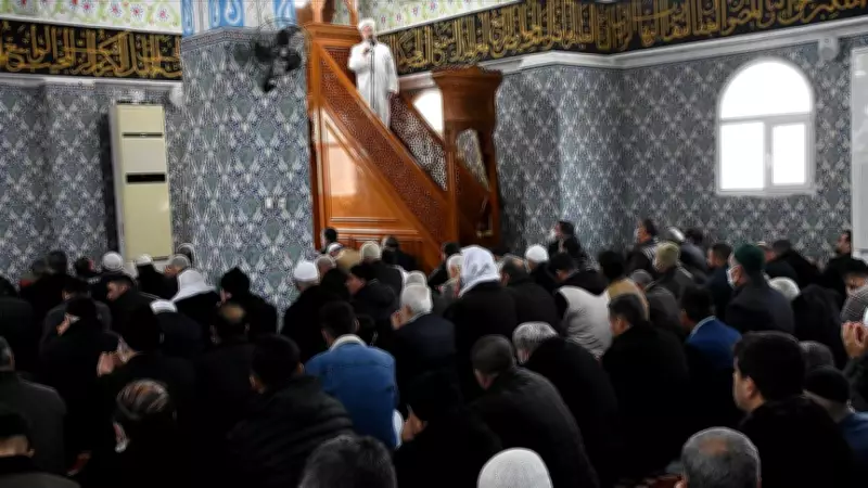 Bayram namazında hutbe okunur mu, dinlemek zorunlu mu? Detaylar