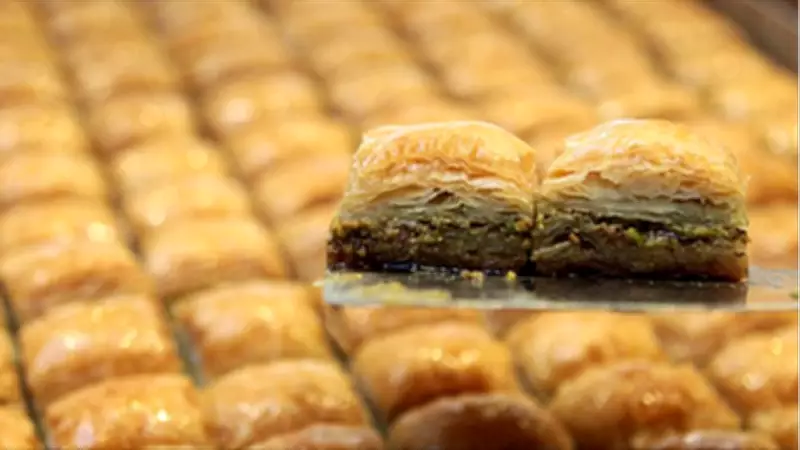 Bayram Sofralarının Vazgeçilmezi Ev Baklavası Tarifi! Çıtır Çıtır Baklava Nasıl Yapılır?