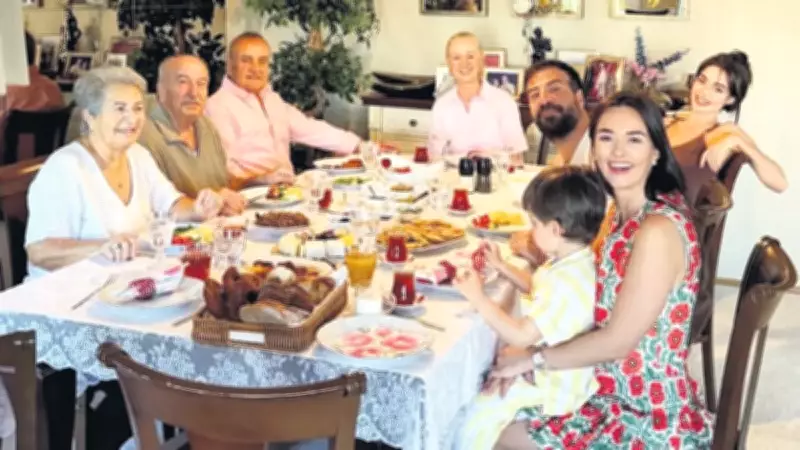 Bayramda Evler Şenlendi: Ünlü İsimler Aileleriyle Bir Arada