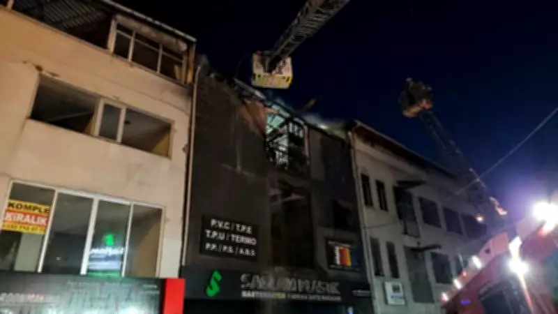 Bayrampaşa'da 5 Katlı İş Yerinde Yangın: 3 Kat Kullanılamaz Hale Geldi