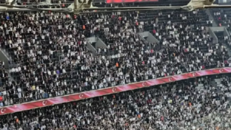 Beşiktaş - Trabzonspor maçında Sergen Yalçın'a ıslıklı protesto