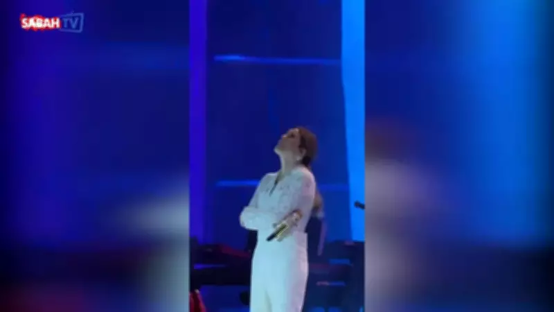 Bengü, Mersin'deki konserinde gözyaşlarına boğuldu