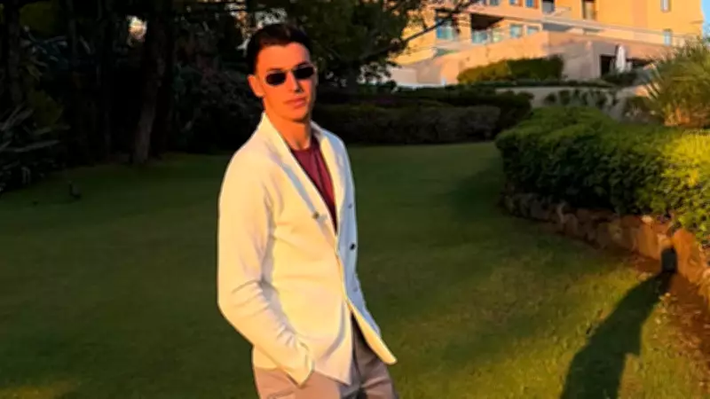 Berke Özer'e Sevgilisinden Romantik Doğum Günü Kutlaması