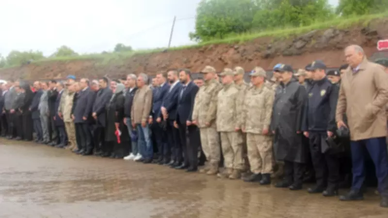 Bingöl'de 33 yıl önce şehit edilen 33 asker törenle anıldı