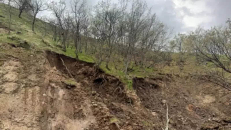 Bolvadin'de heyelan: Tabiat parkı yolu kapandı