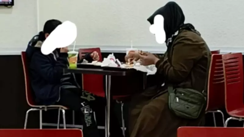 Burger King'de onur kırıcı muamele: 'Biz insan değil miyiz?'