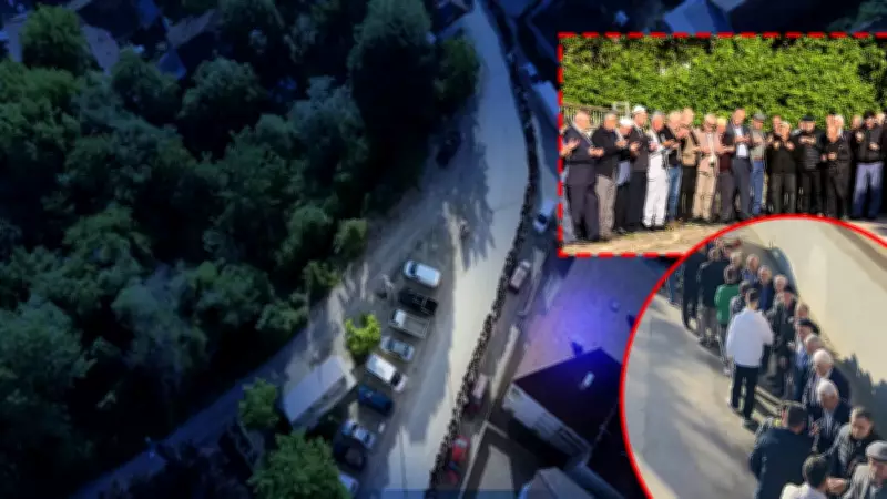 Bursa'da 60 yıllık bayramlaşma geleneği: 1,2 km kuyruk havadan görüntülendi