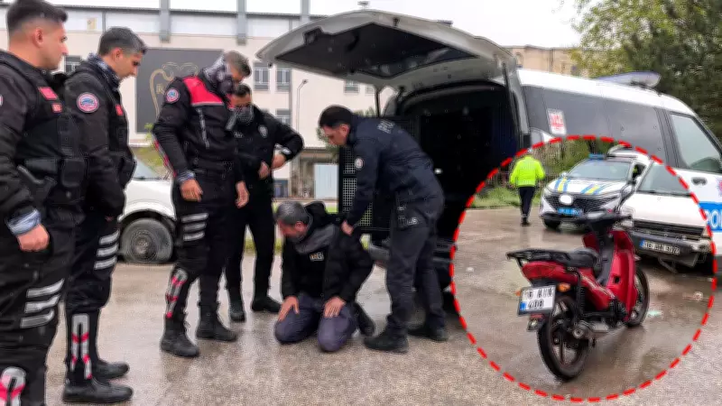 Bursa'da Ehliyetsiz Sürücüden Polise Mukavemet: Kendini Yerlere Attı