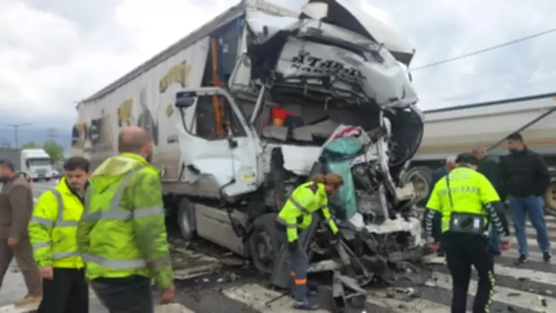 Bursa'da Tankere Çarpan TIR Sürücüsü Hayatını Kaybetti
