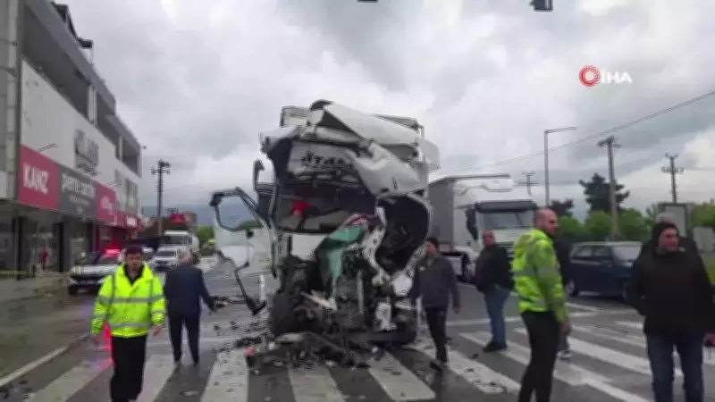 Bursa'da TIR, trafik ışıklarında bekleyen tankere çarptı: 1 ölü