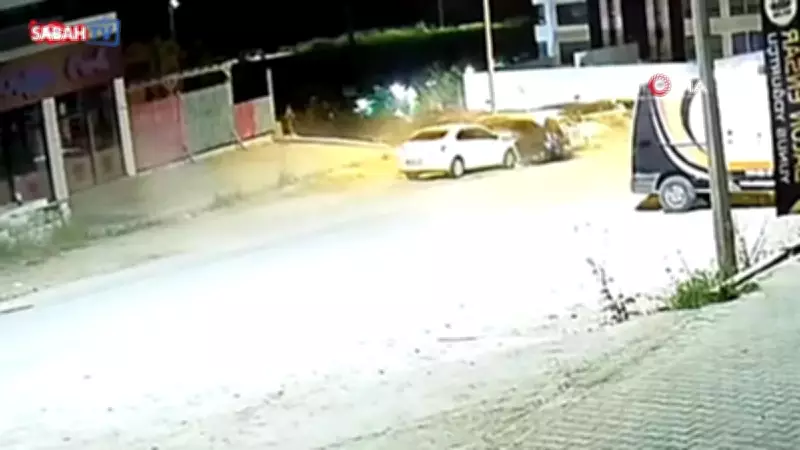 Bursa'da uyuyakalan sürücü park halindeki 4 araca çarptı