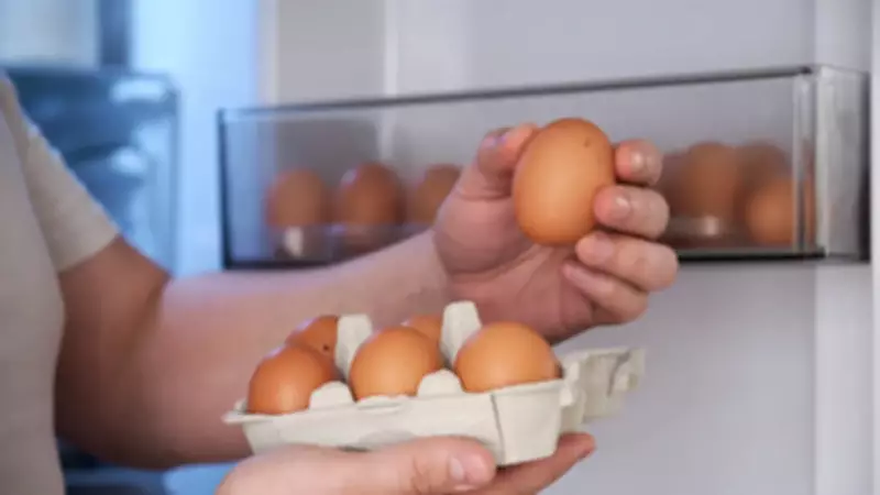 Buzdolabı kapağındaki yumurtalığa yumurta koymayın! Meğer doğrusu...