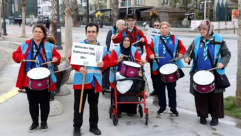 Büyükçekmece'de engelli izcilerden çevre kirliliğine trampetli protesto