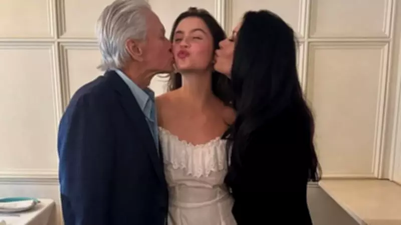 Catherine Zeta-Jones ve Michael Douglas'ın Kızı Carys Tiyatro Sahnesinde