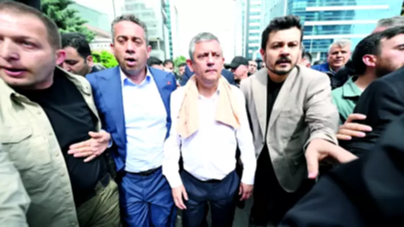 CHP Genel Merkezi'nde gergin anlar: Polis müdahalesi ve arbede