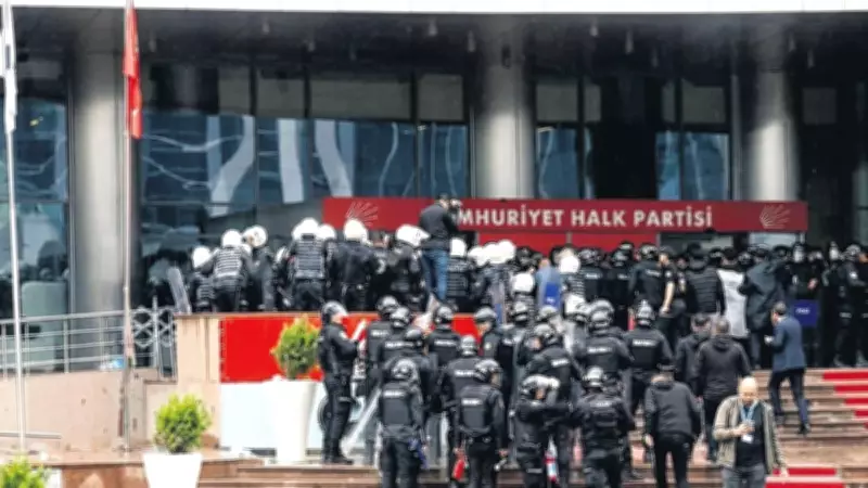 CHP'deki Kaosu Kahramanlık Diye Sattılar! Özgür Özel'in Medya Oyunu