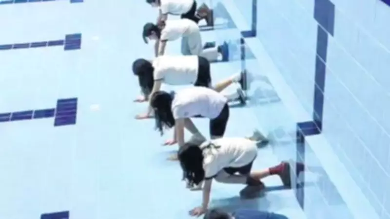 CHP'li belediyenin kapattığı havuzda sporcular boş havuzda kulaç attı