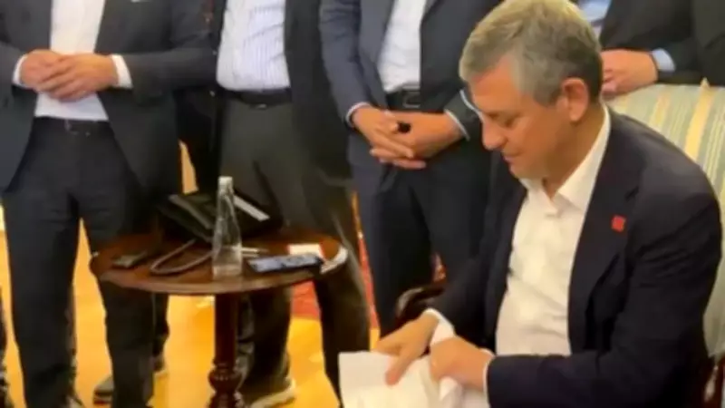 CHP'li Özel'in tebligatı yırttığı anların mizansen olduğu ortaya çıktı
