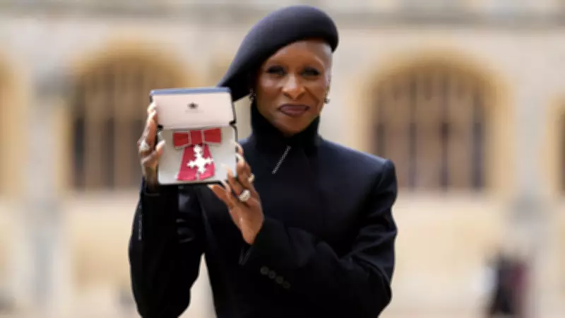 Cynthia Erivo'ya Prens William'dan Kraliyet Onur Nişanı