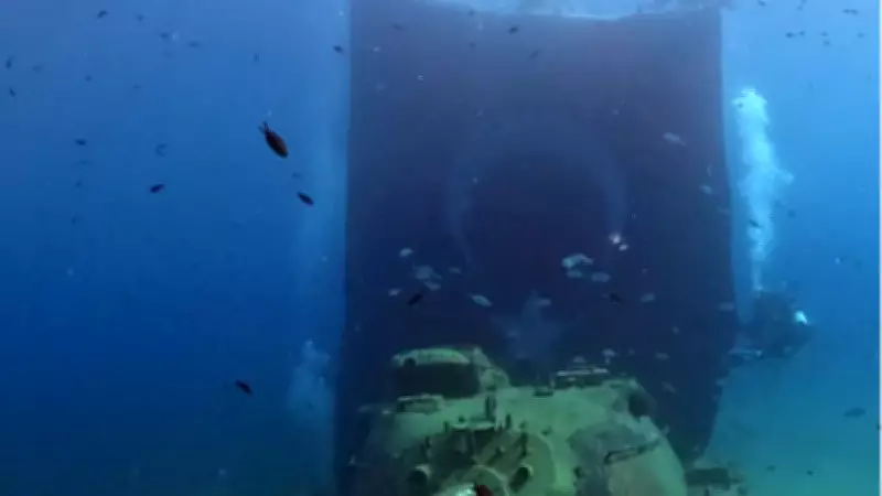 Dalgıçlar Saros'ta tank batığında dev Türk bayrağı açtı