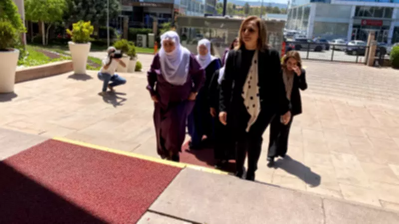 DEM Parti Sözcüsü Doğan, Anneler Günü'nde CHP'yi Ziyaret Etti