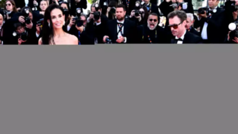 Demi Moore Cannes'da Kırmızı Halıda Göz Kamaştırdı