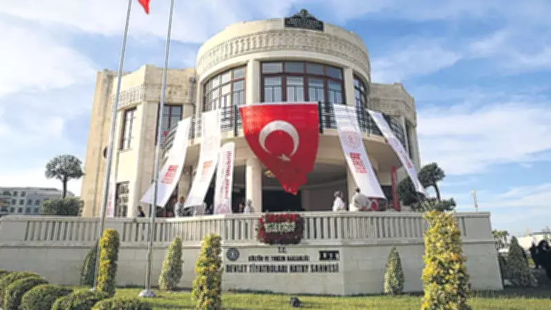 Devlet Tiyatroları Hatay'daki Tarihi Meclis Binasında Perdelerini Açtı