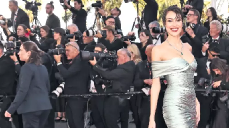 Dilan Çiçek Deniz Cannes'da Yeni İmajıyla Büyüledi