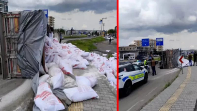 Diyarbakır'da un yüklü TIR devrildi: 4 yaralı
